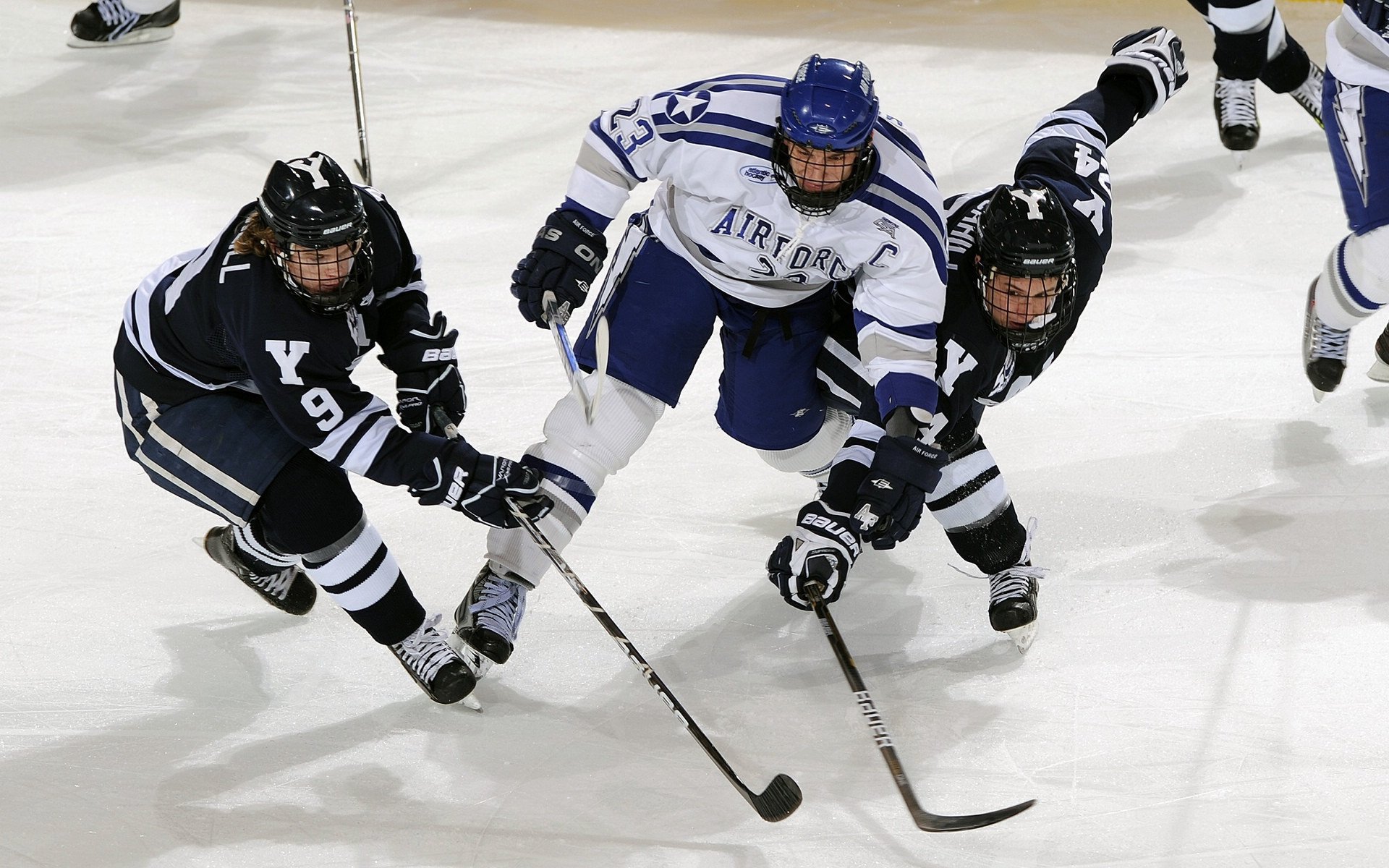 全国青少年“青春梦想路”公益展在全国多个城市同步开启，青少年公益项目大赛