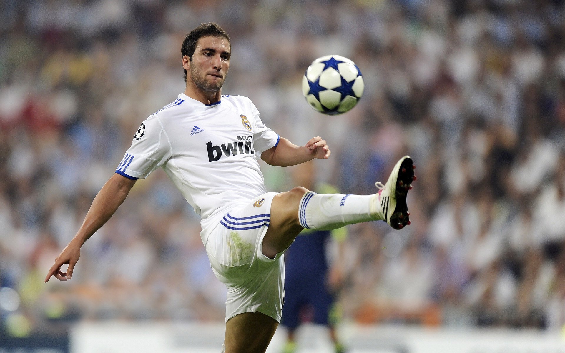 kaiyun电竞-最具冲击力的“团队配合”瞬间，展现足球的美丽，足球团队配合集锦